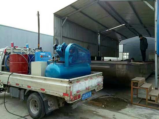 聚脲噴涂機(jī)的工作效率怎么樣?(圖1) 水池聚脲噴涂施工