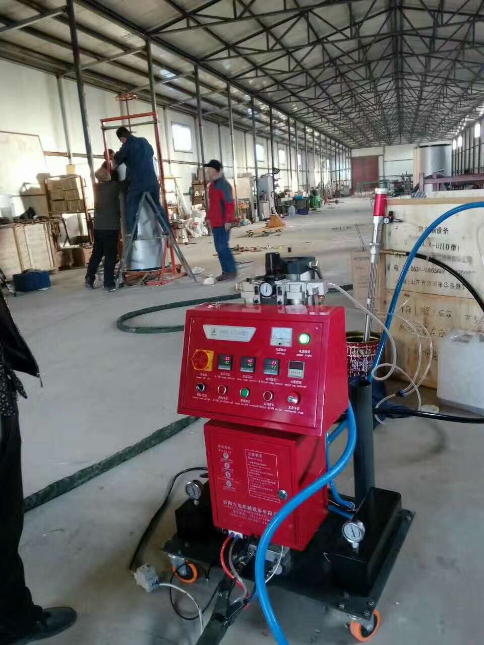 不銹鋼水箱保溫模塊聚氨酯填充效果如何 用哪種噴涂機(圖2) E型不銹鋼水箱保溫模塊聚氨酯填充噴涂機