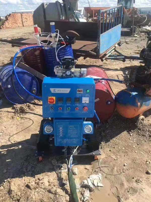 小雞幼苗養(yǎng)殖場保溫房聚氨酯噴涂保溫好不好(圖2) Q2600小雞幼苗養(yǎng)殖場保溫房聚氨酯噴涂機